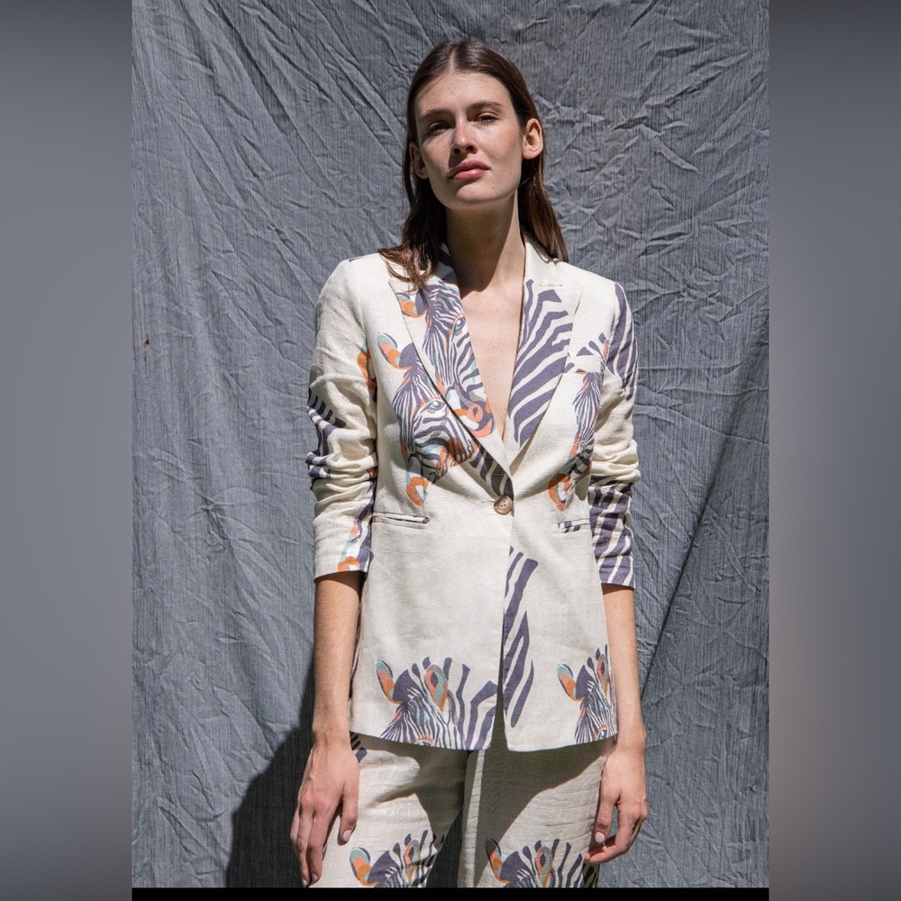 NWT Las Surenas printed blazer in Zebra cream